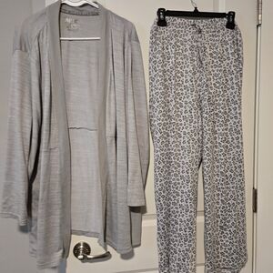 Muk Luks Gray Leopard Print Pajama Set. Size 2XP